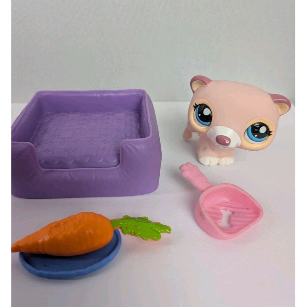 FERRET Authentic Littlest Pet Shop Hasbro LPS With Random Accessories Carrot Bed